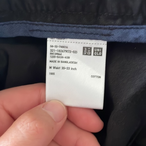 Uniqlo Men’s Black Bermuda Shorts (Waist 30-33) - Picture 6 of 7